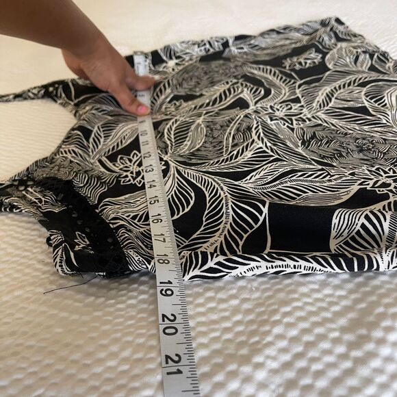 Roxy Women's Black White Tropical Print Blouse Crochet Lace Tank Top Size M - Picture 4 of 7